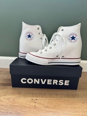 Converse Chuck Taylor All Star Classic Wedge Platform Sneaker - Size 8